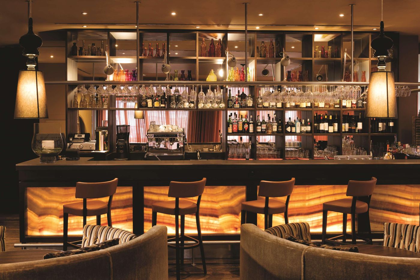 Adina-Apartment-Hotel-Berlin-Checkpoint-Charlie-Bar-15