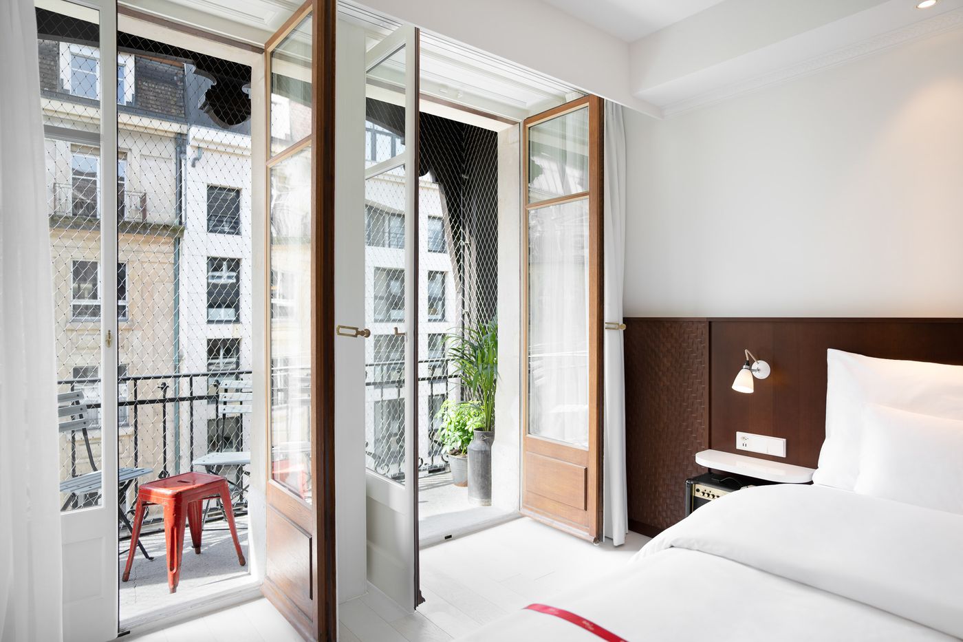 Ruby-Claire-Hotel---Bar-Room-1