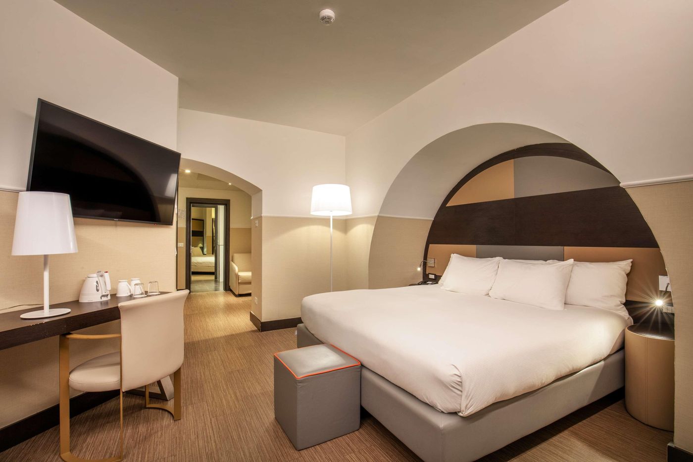 Cosmopolita-Hotel-Rome--Tapestry-Collection-by-Hil-Room-12