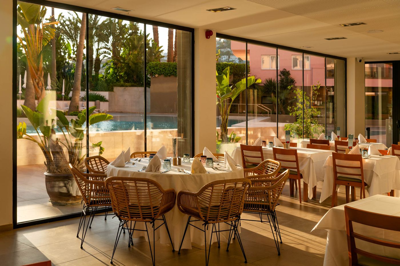 Aqua-Hotel-Montagut-Suites-Restaurant-51