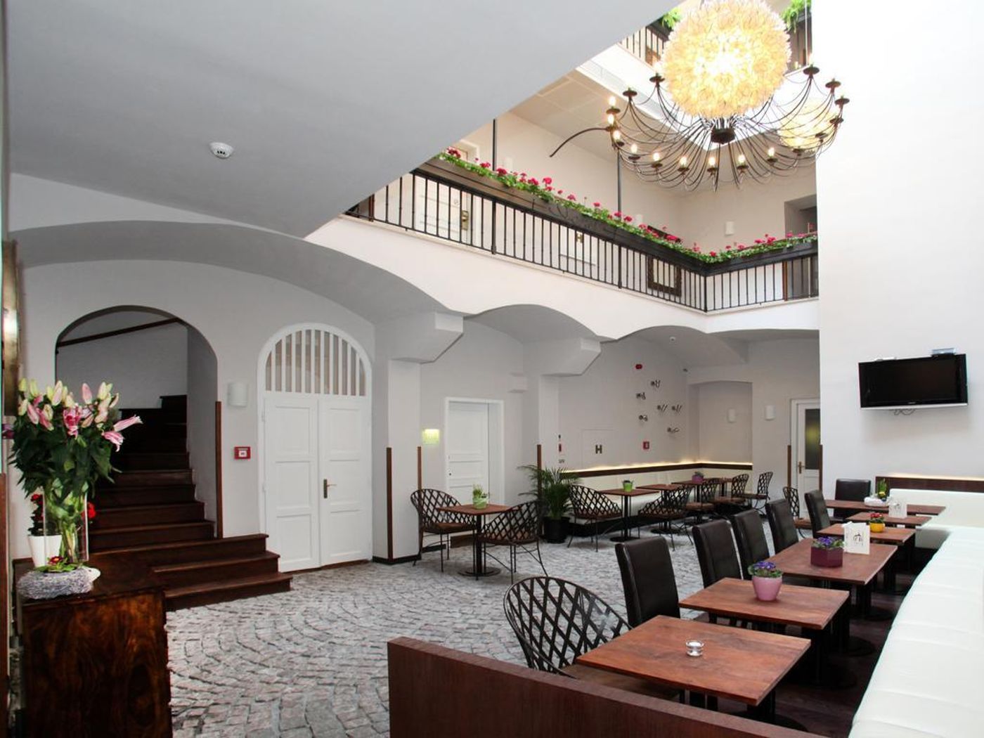 Residence-Agnes-General-view-11