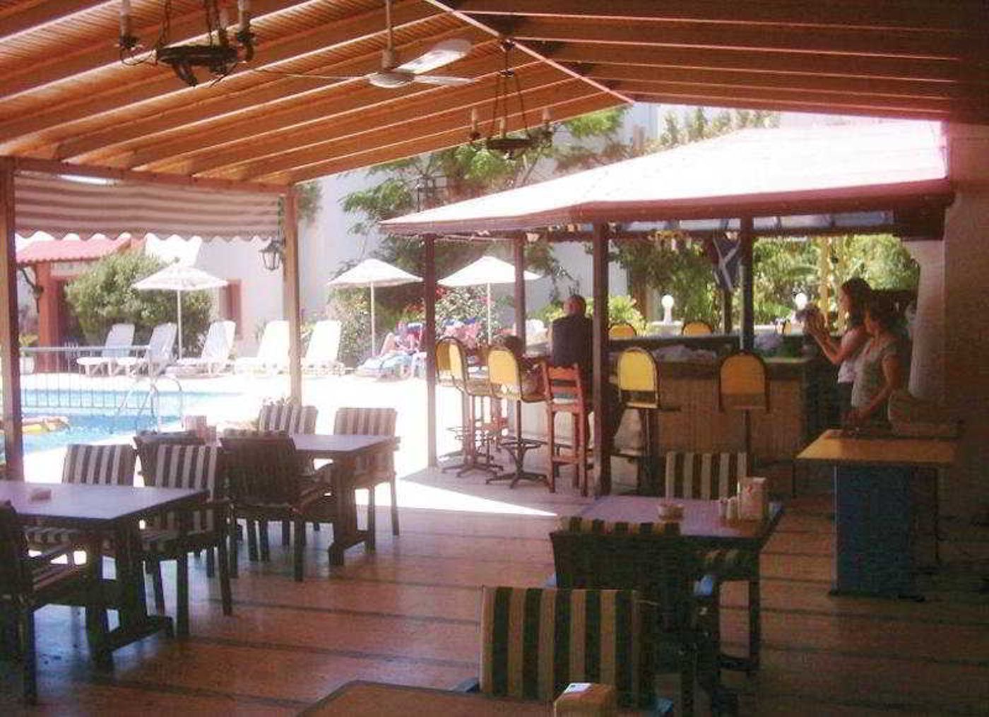 Hadi-Apartments-Bar-5