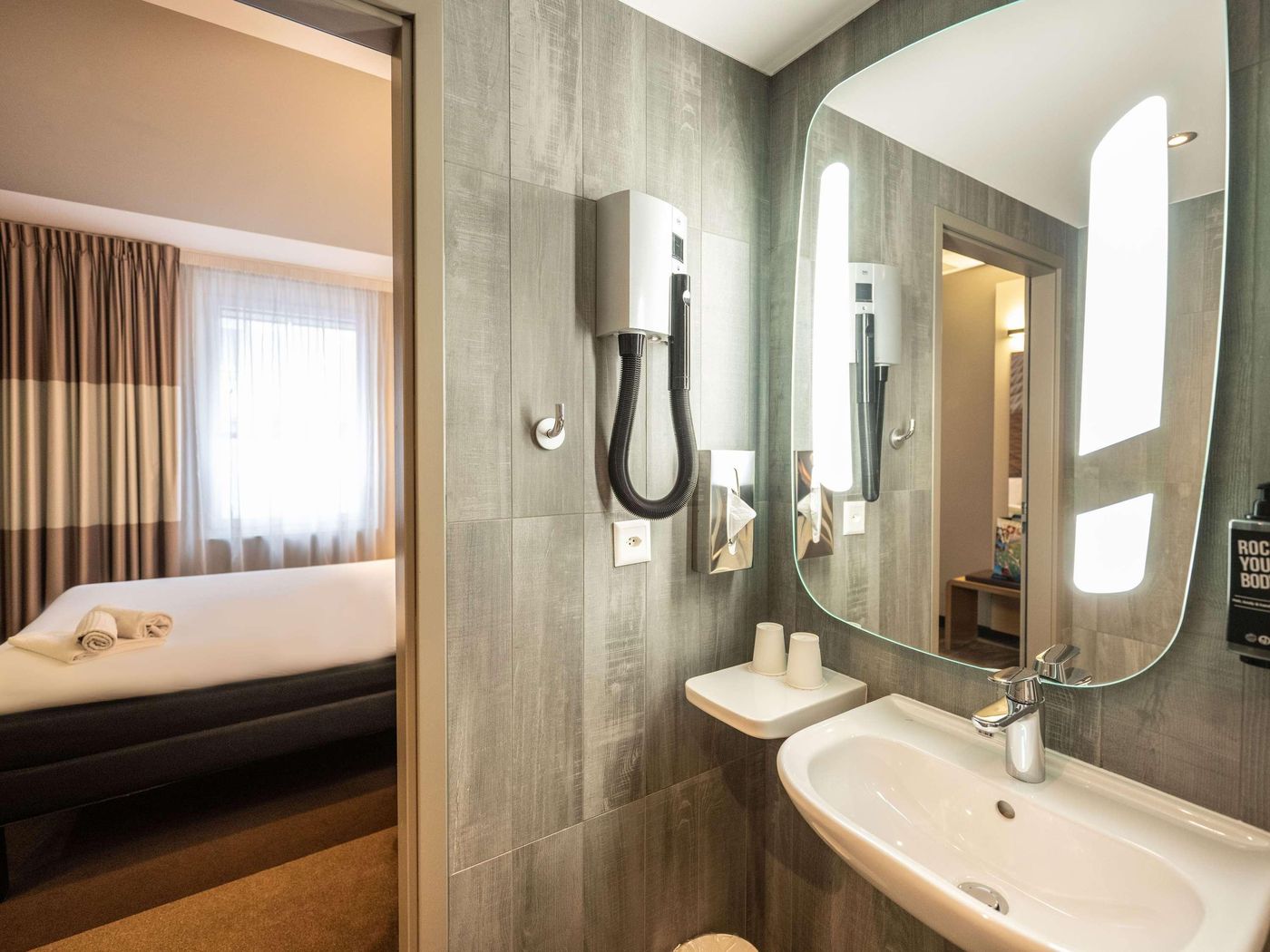 ibis-Geneve-Centre-Lac-Room-41