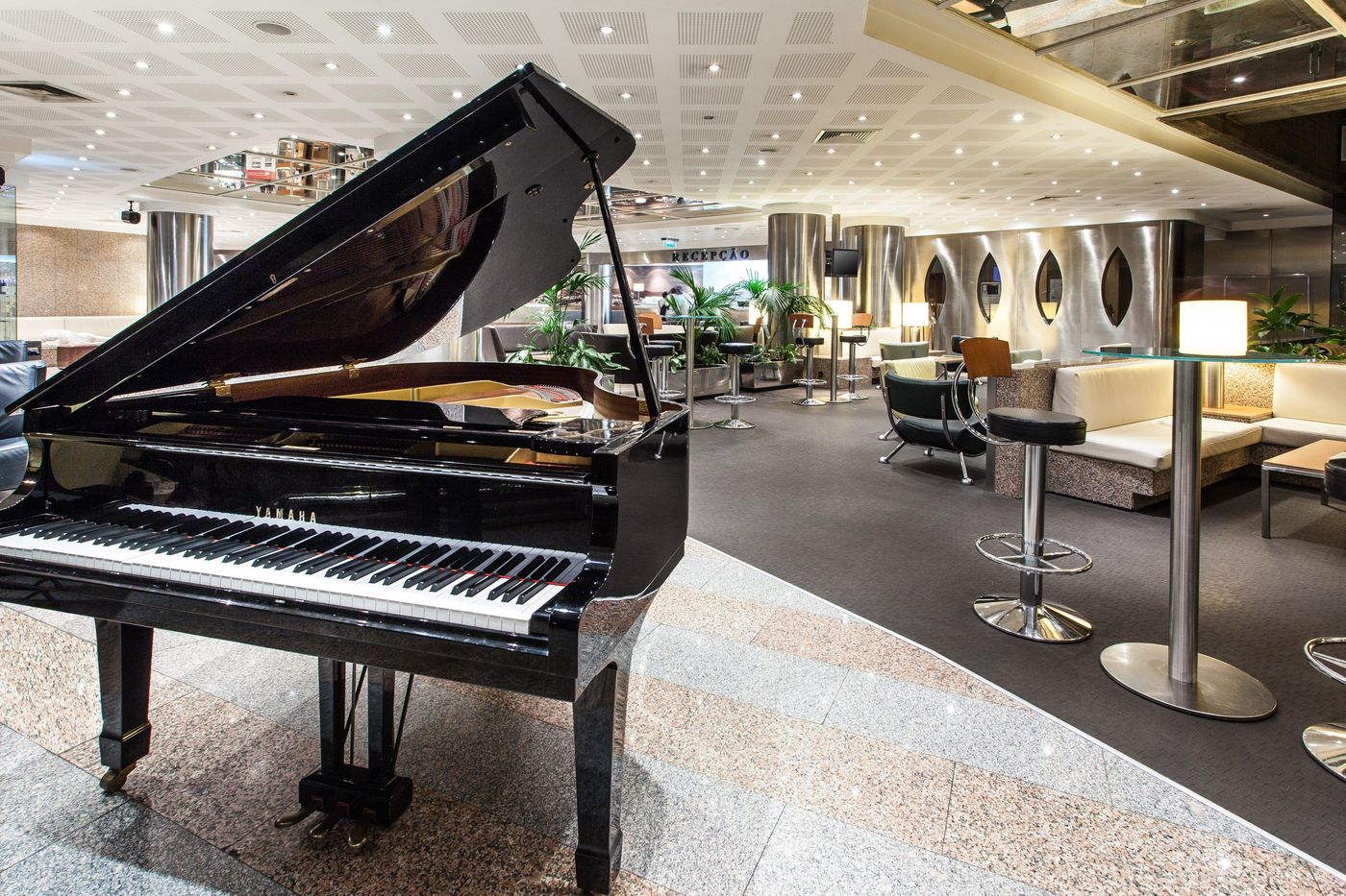 Holiday-Inn-Lisbon-Continental-Bar-19