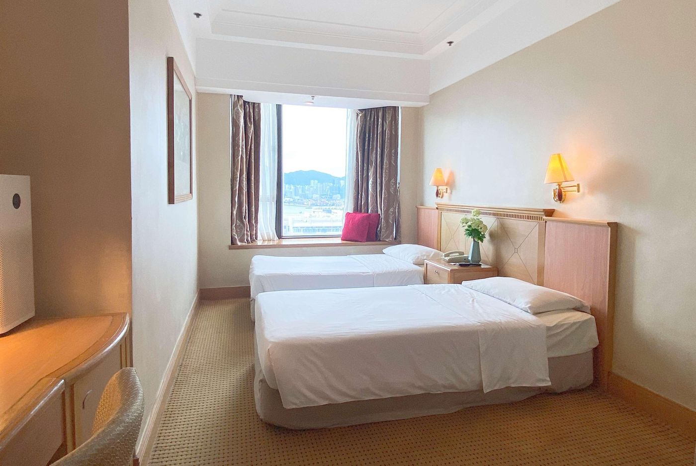 Ramada-Hong-Kong-Grand-View-Room-25