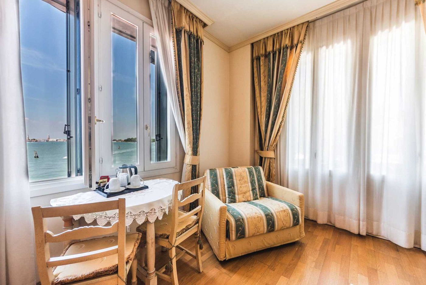 Villa-Laguna-Room-14