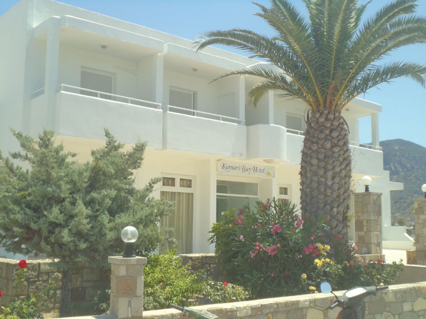 Kamari Bay Hotel