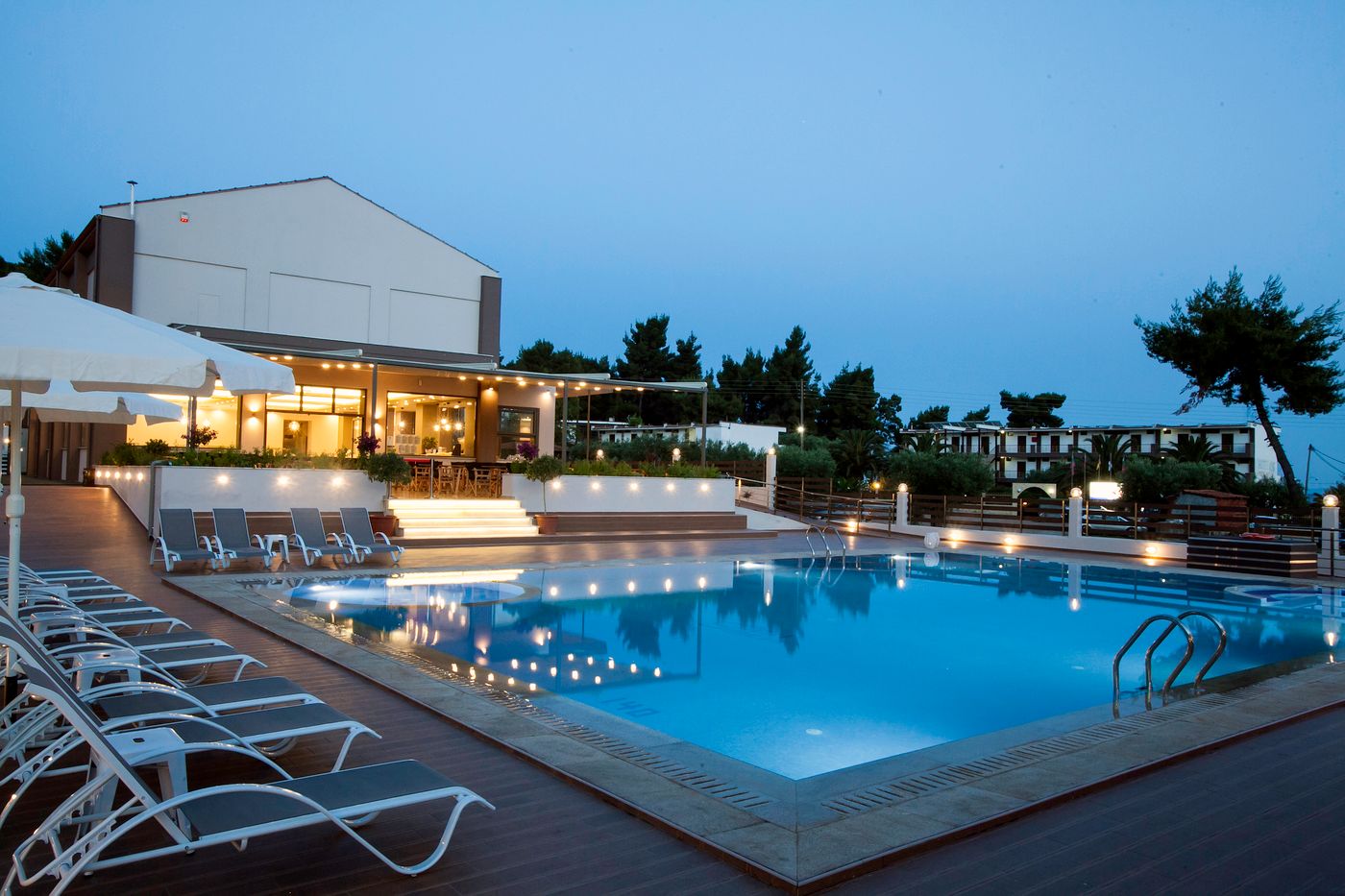 Simeon-Hotel-Pool-9