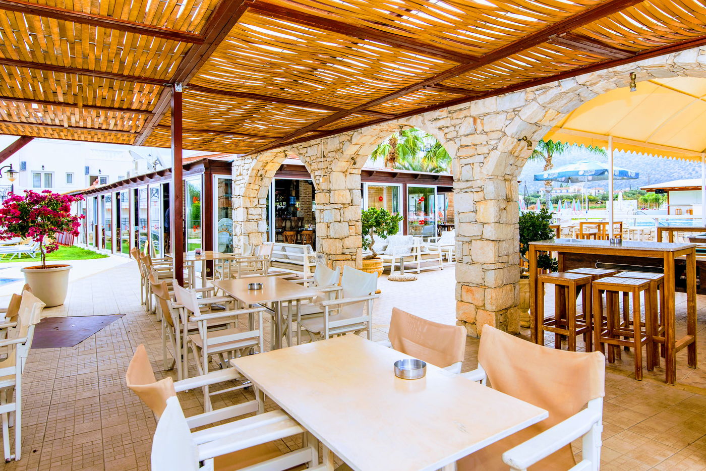 Yiannis-Manos-Apartments-Restaurant-32