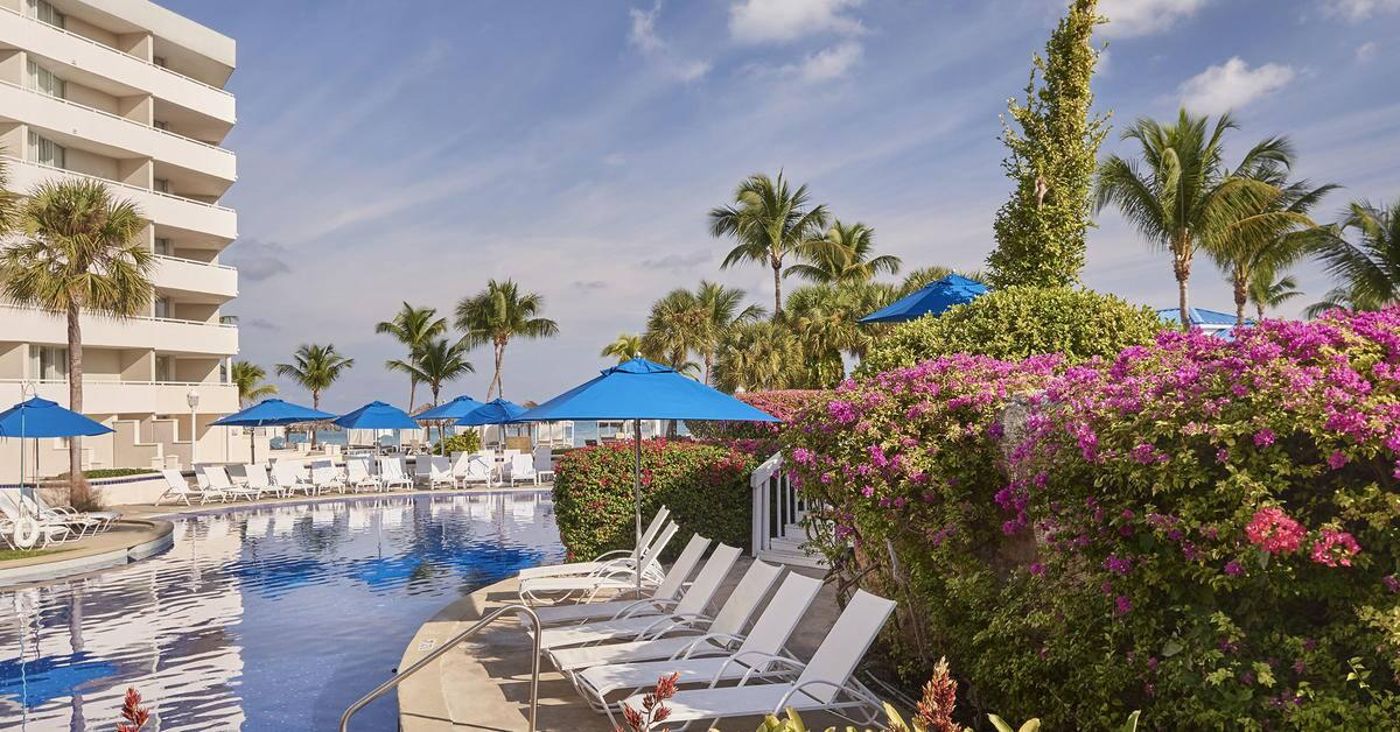 Melia-Nassau-Beach-All-Inclusive-Pool-17