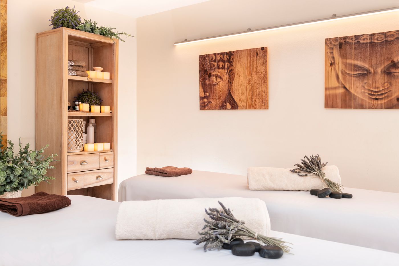 Salles-Hotel-Aeroport-de-Girona-Sports-and-Entertainment-37