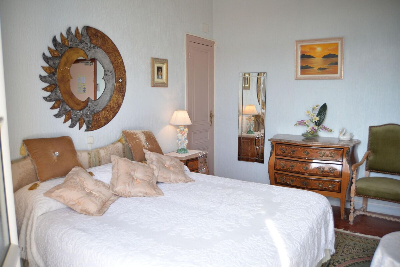 Chateau-de-Mei-Lese-Room-43