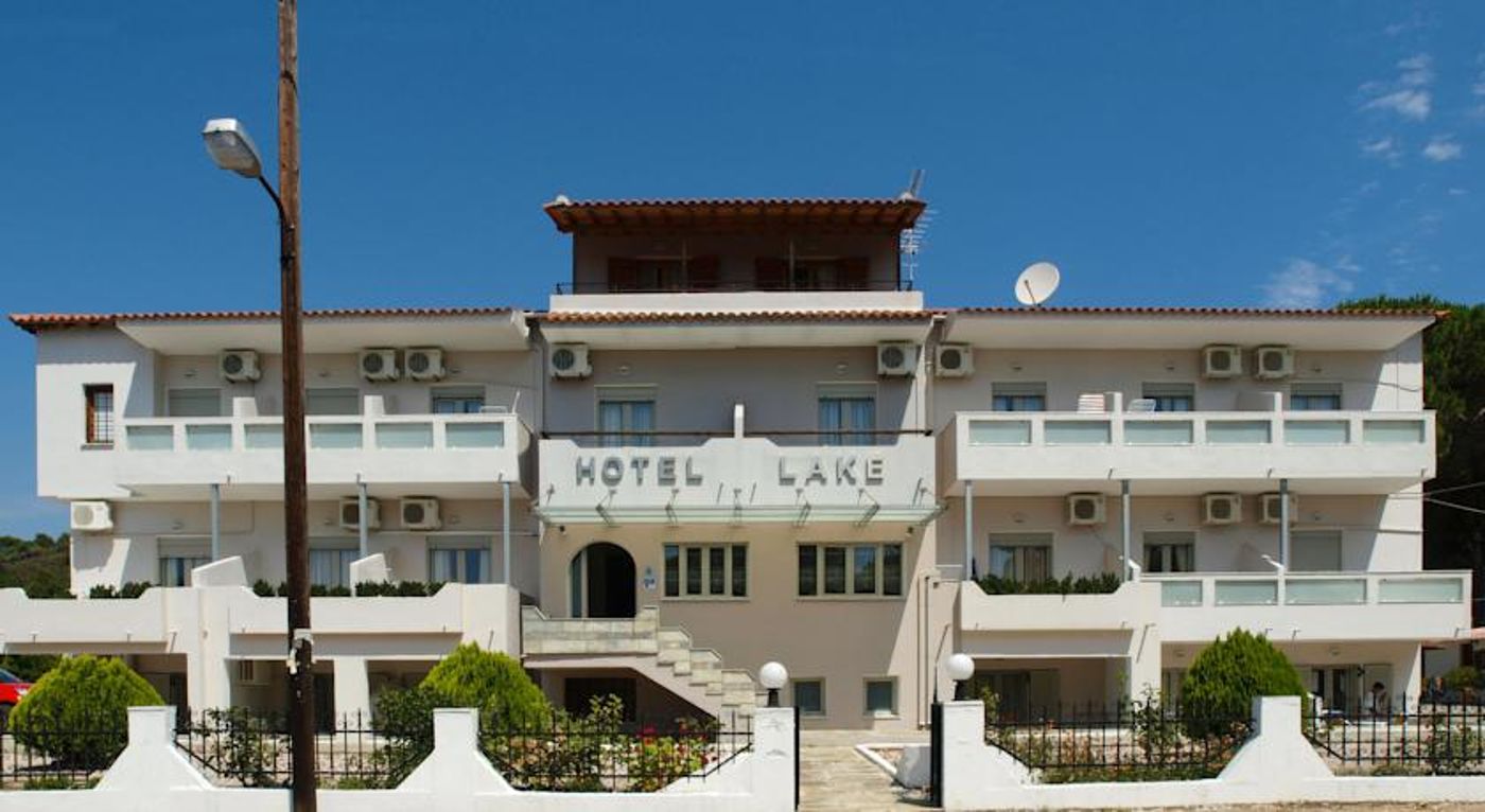 The Lakes Apartments