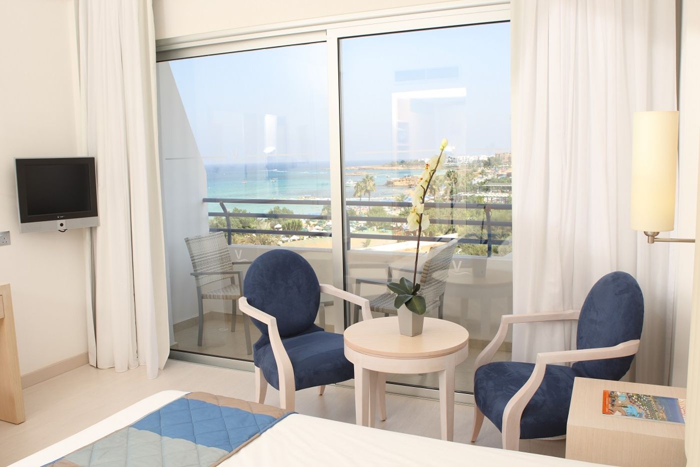 Tsokkos-Vrissiana-Beach-Hotel-Room-12