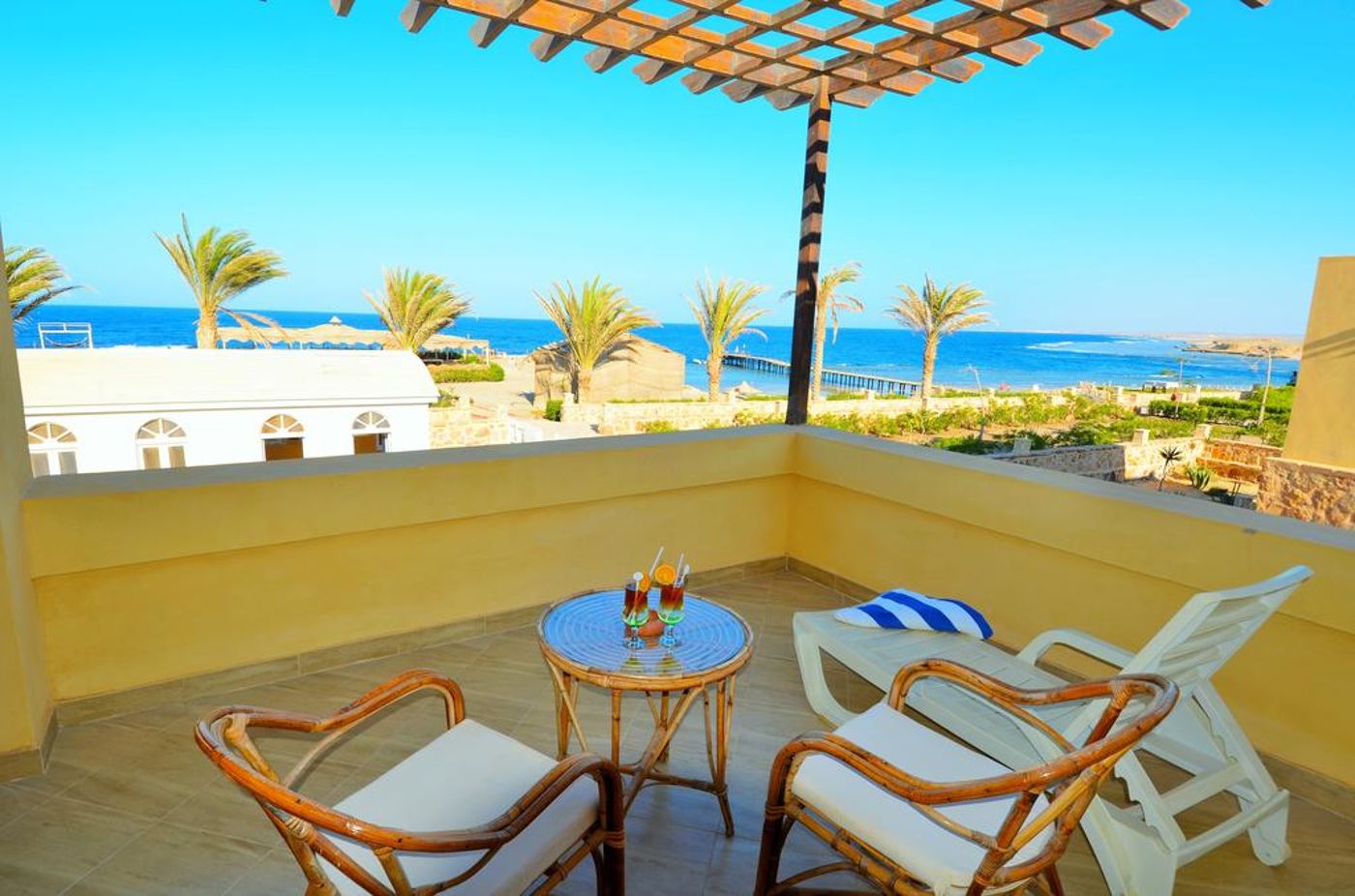 Rohanou Beach Resort And Ecolodge