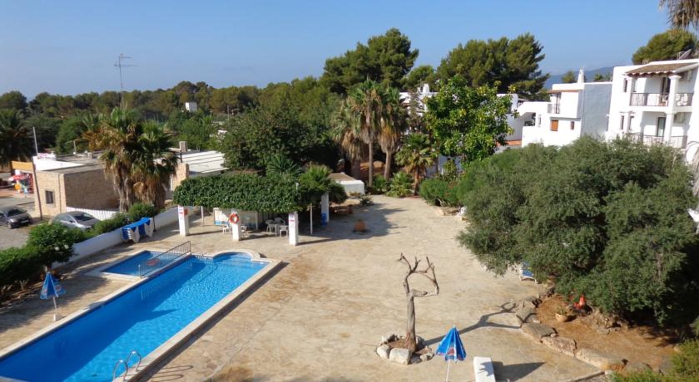 Los Pinares Benet Apartments