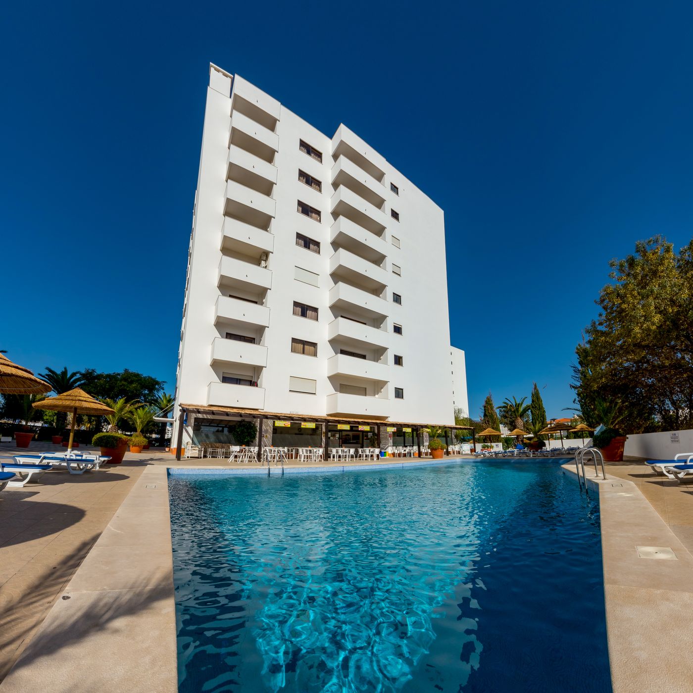 Janelas-do-Mar-Pool-4