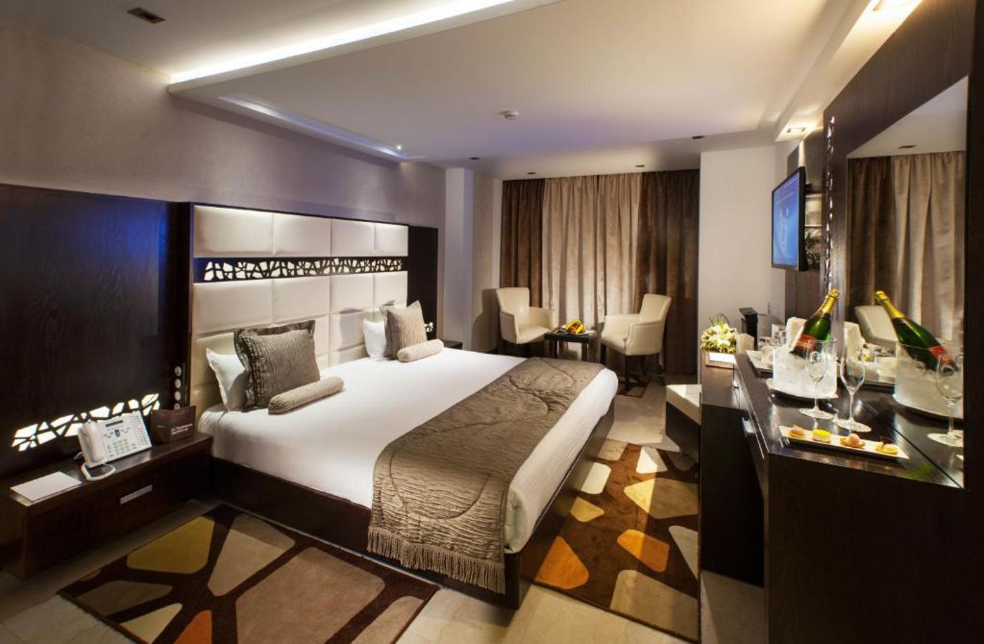 Samarons-Hotels-Room-4