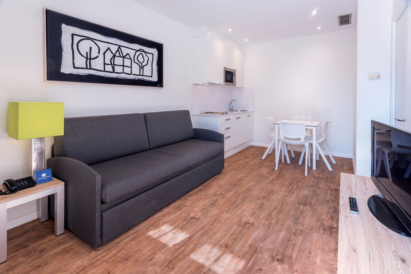 Apartamentos-Playa-De-Castelldefels-Room-9