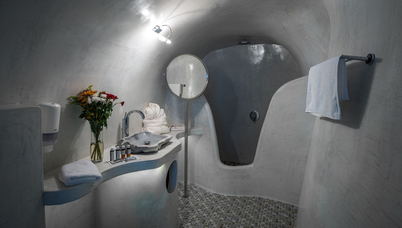 Elite-Luxury-Suites-Room-34