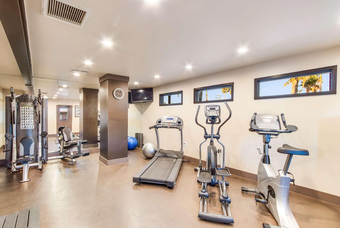 Best-Western-Plus-Pavilions-Sports-and-Entertainment-43