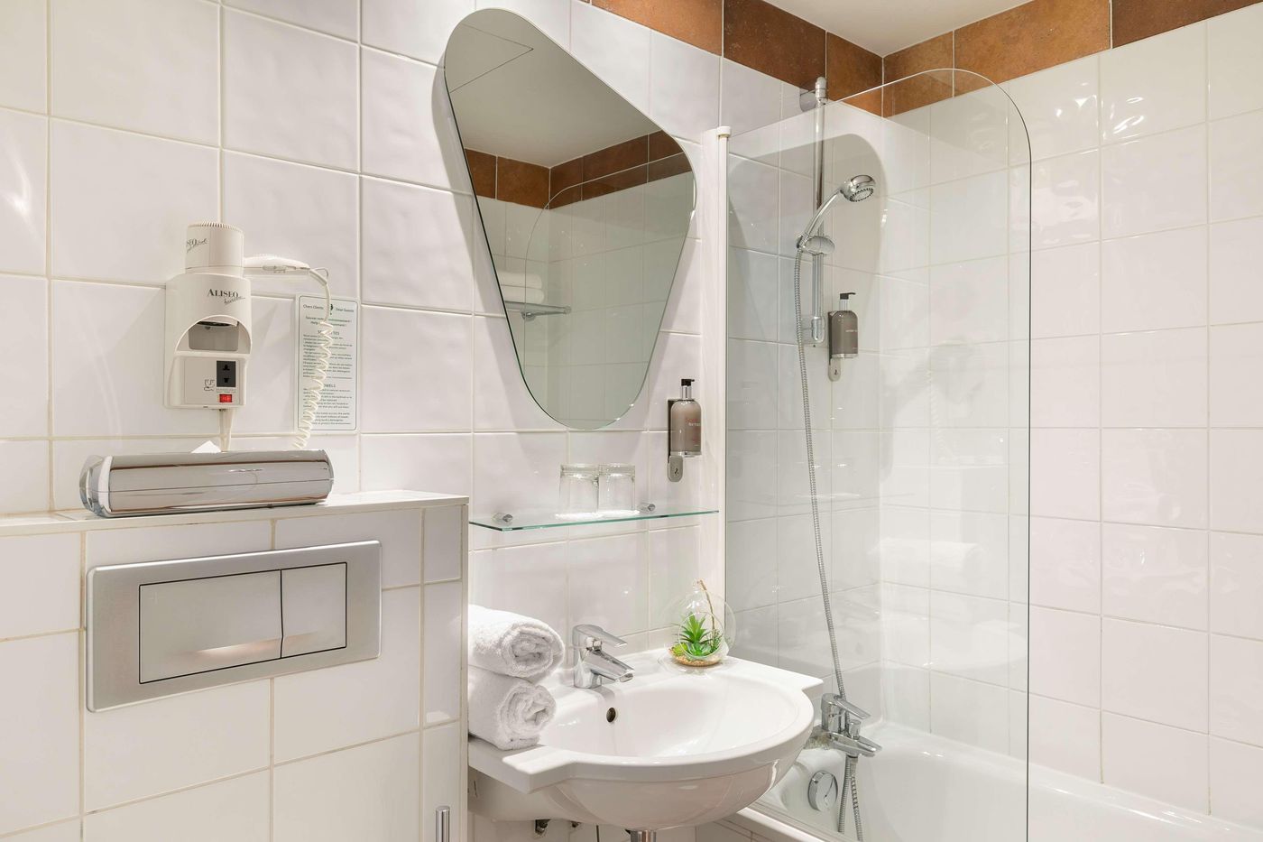 Hotel-Magenta-38-by-HappyCulture-Room-26