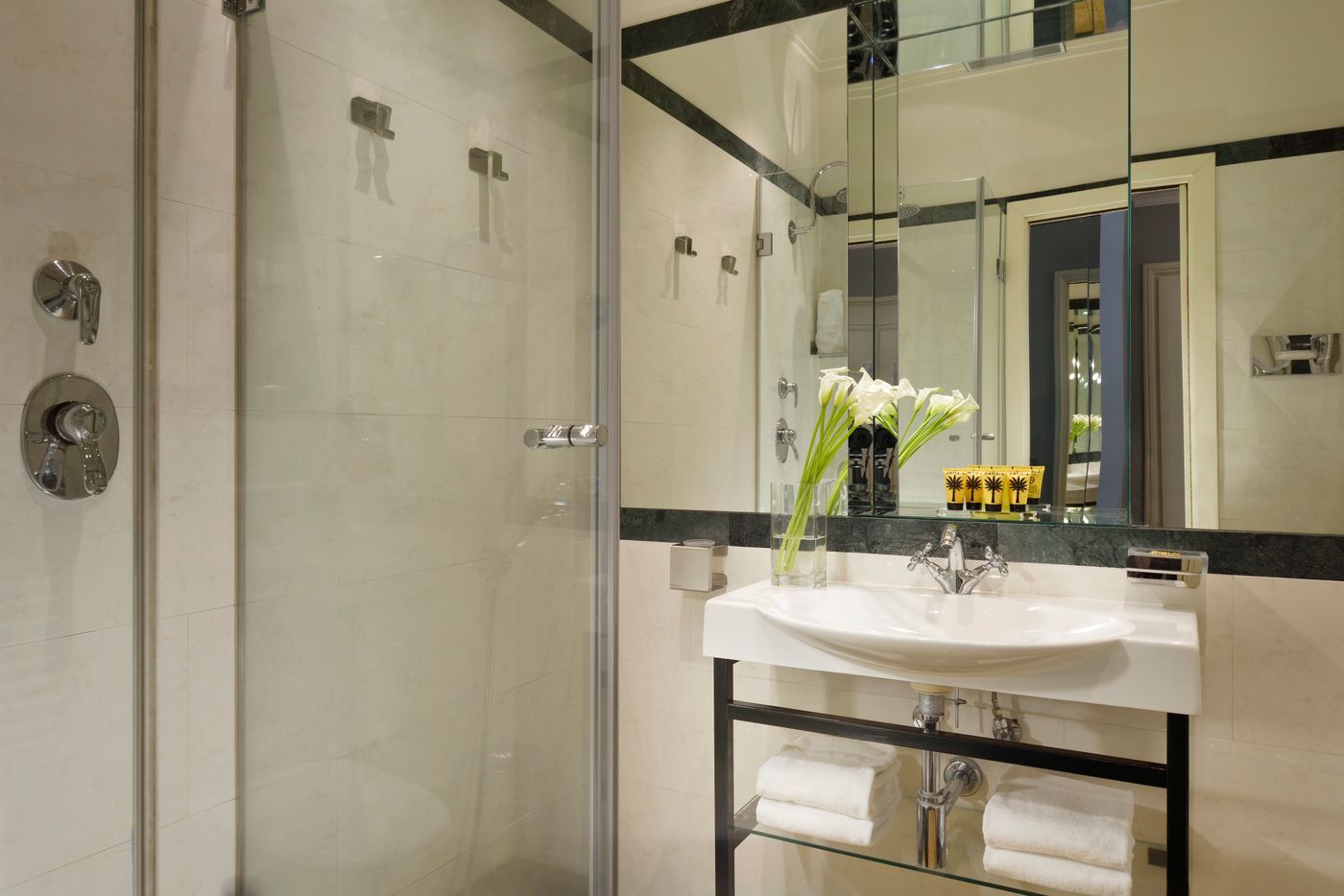 Leon-s-Place-Hotel-Room-29