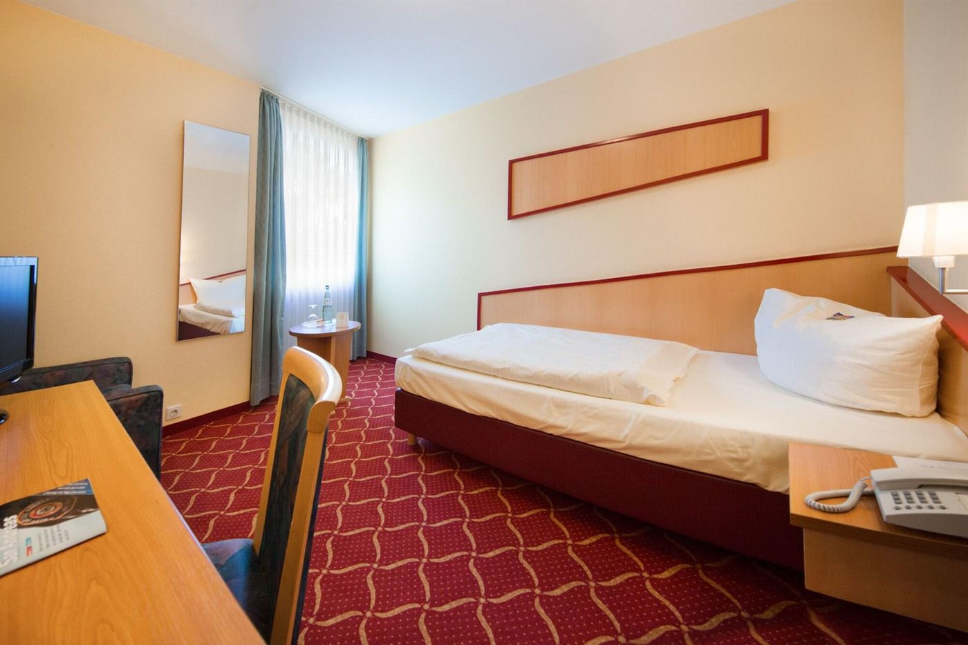 Montana Hotel Na Rnberg West-Germany-OBERASBACH-Room-9