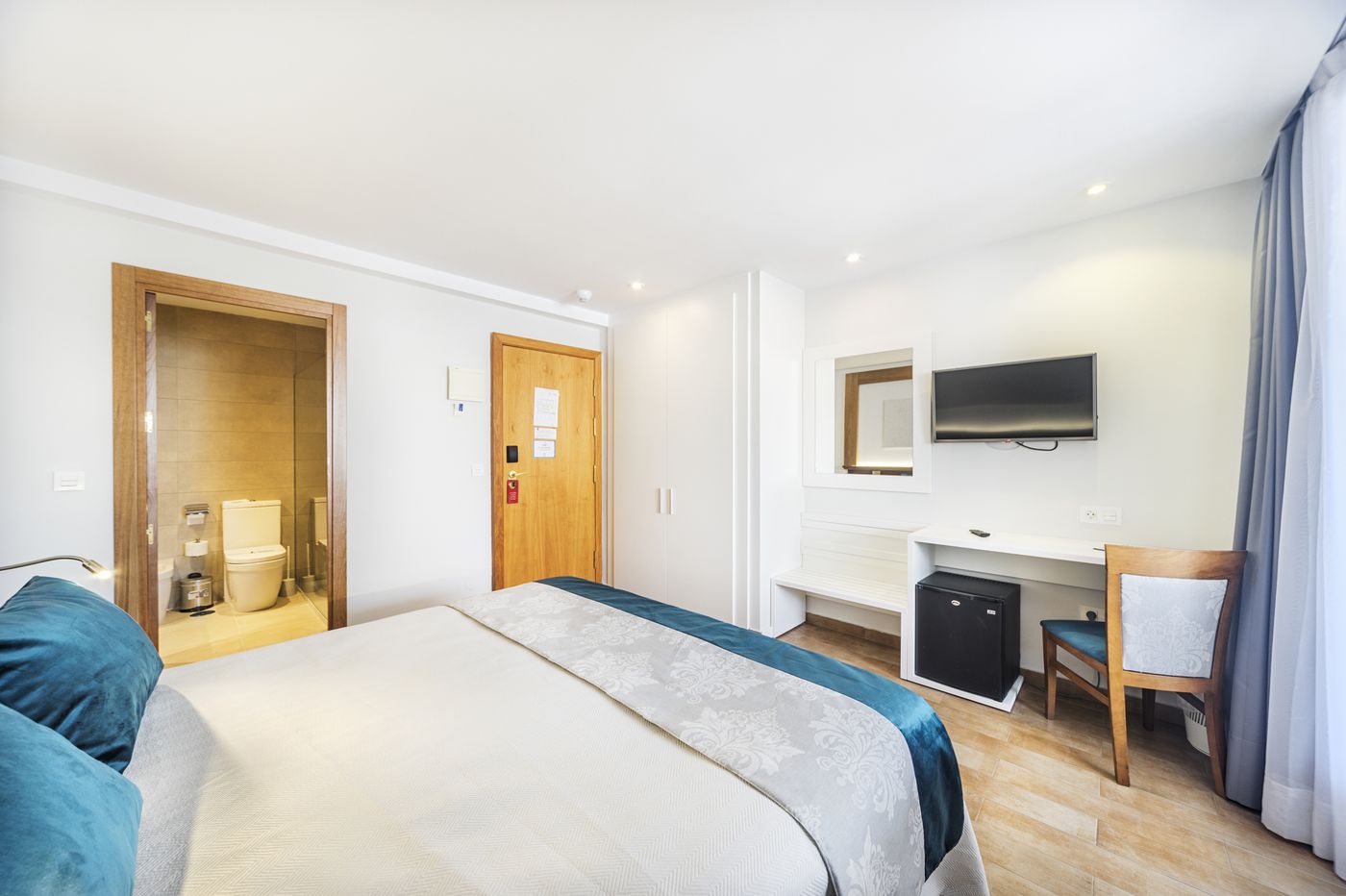 Obal-Urban-Hotel-Marbella-Room-20