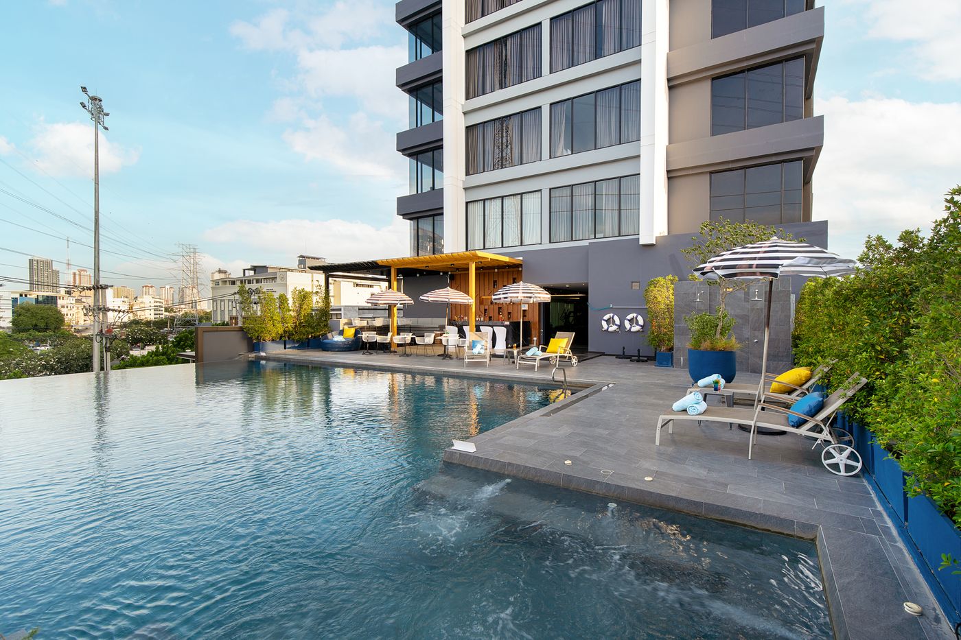 Thaya-Hotel-Bangkok-Pool-2