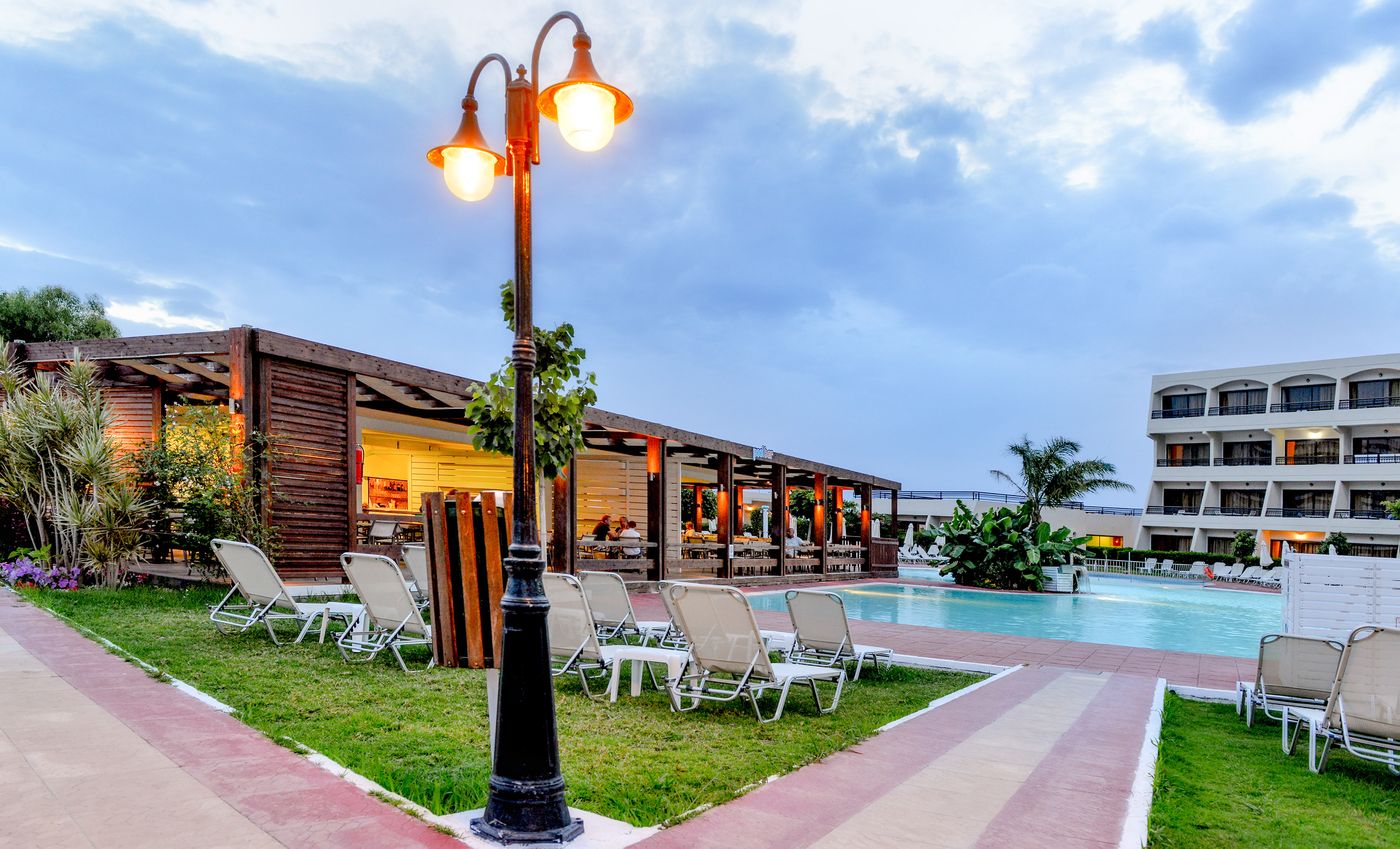 13.03.25 Sol Cosmopolitan