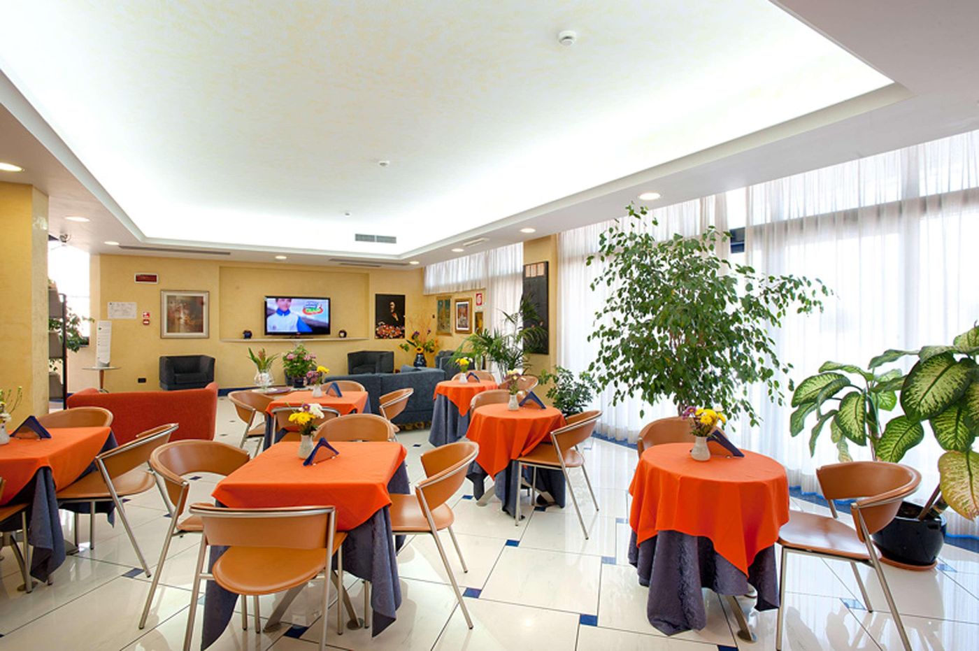Best-Western-Blu-Hotel-Roma-Lobby-13