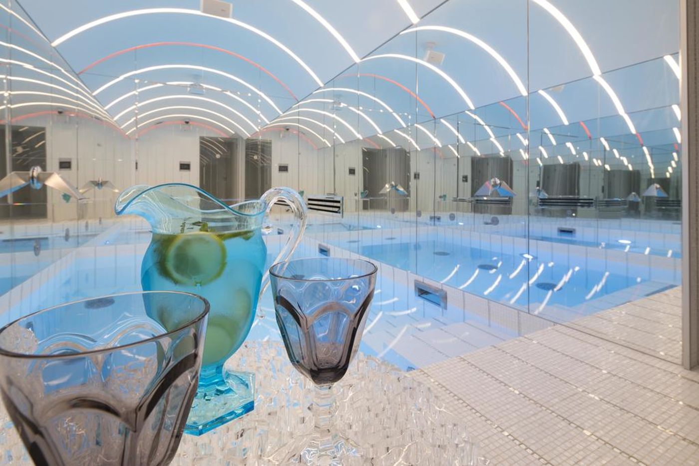 Hotel-Dress-Code-Pool-20