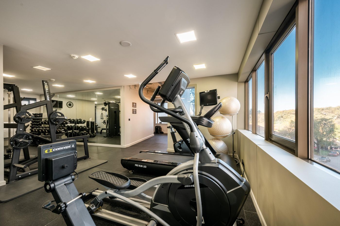 Holiday-Inn-Lisbon-Continental-Sports-and-Entertainment-54