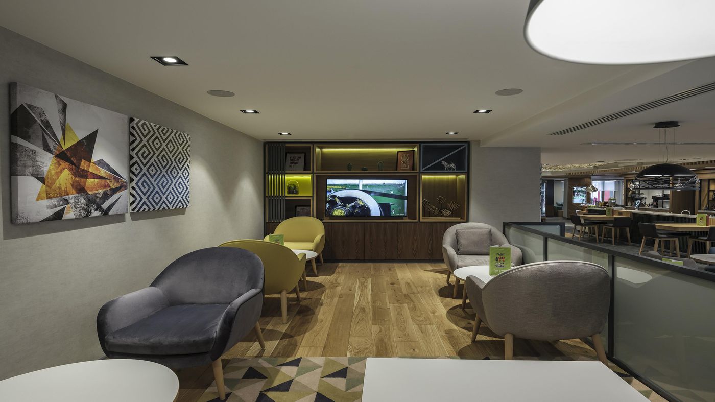 Holiday-Inn-Istanbul-Old-City-Bar-13