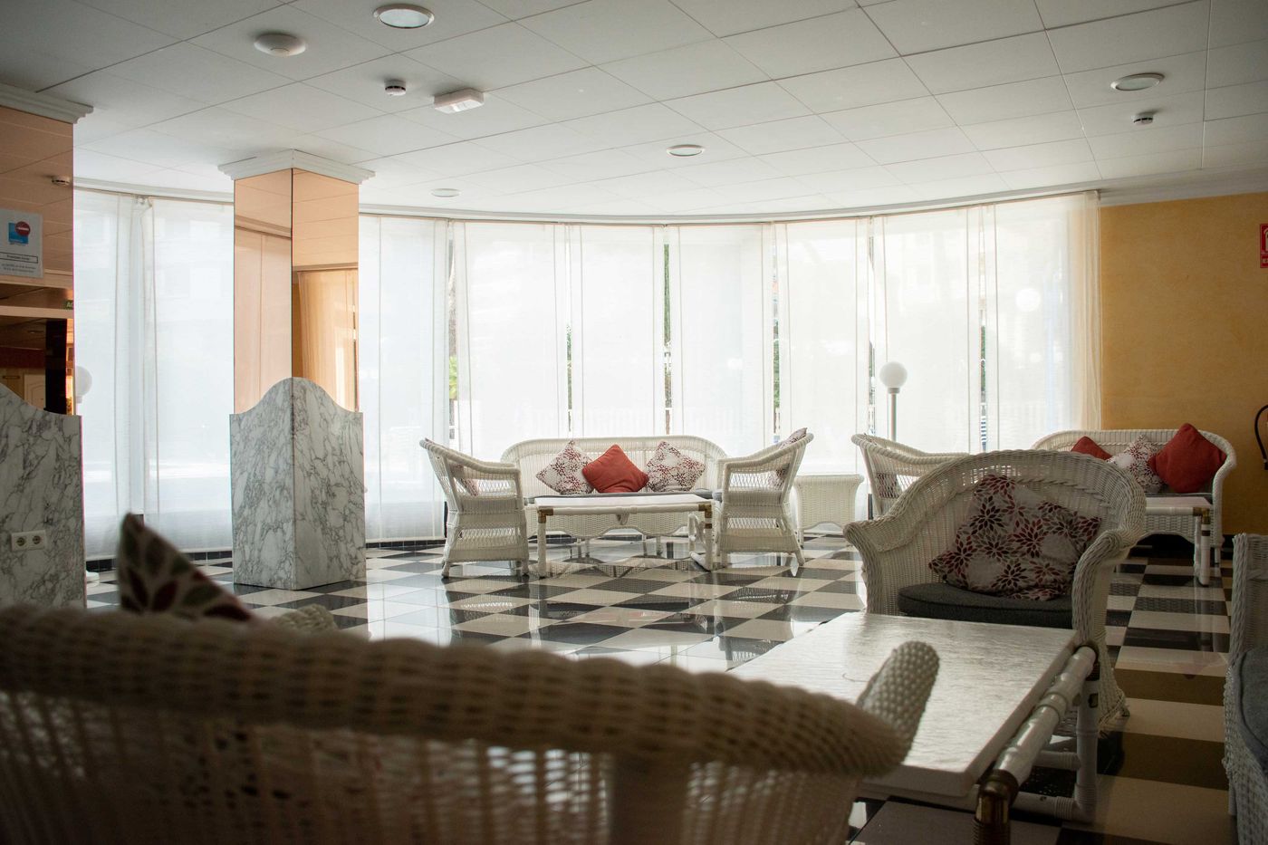 Santa-Monica-Playa-Lobby-28