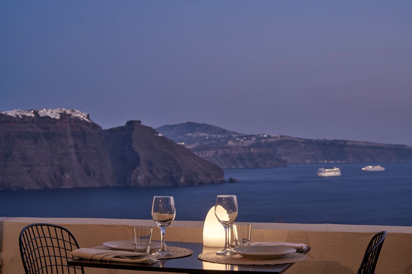 Mr-and-Mrs-White-Oia-Santorini-Restaurant-61