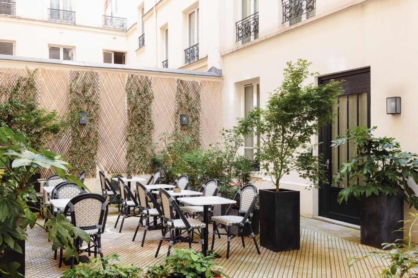 Hotel-Mayflower-Opera-Terrace-43