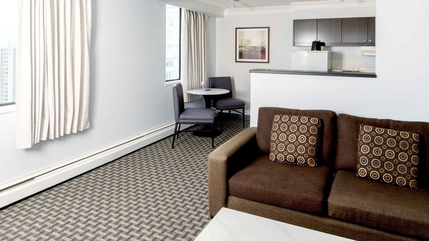 Century-Plaza-Hotel---Spa-Vancouver-Room-57