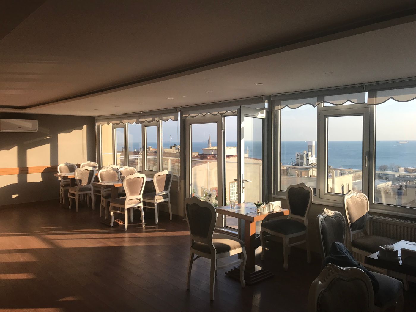 Muyan-Suites-Restaurant-10