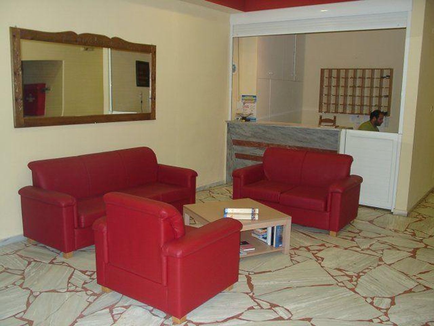 Zorbas Apartments and Studios