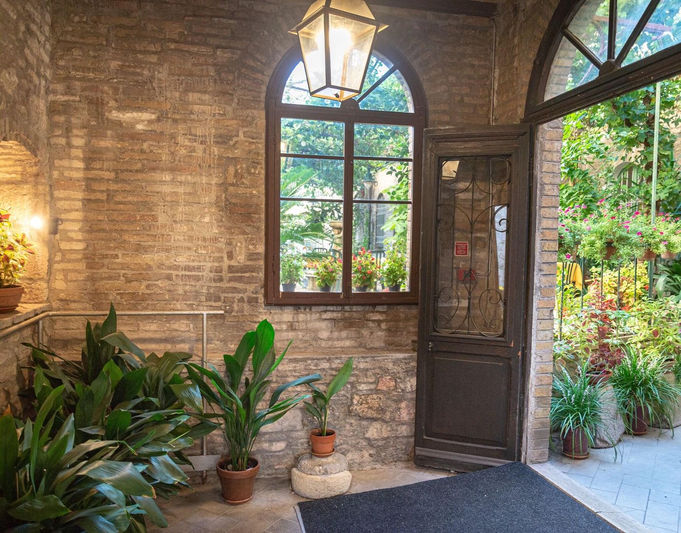 Umbra-Italy-ASSISI -Lobby-2