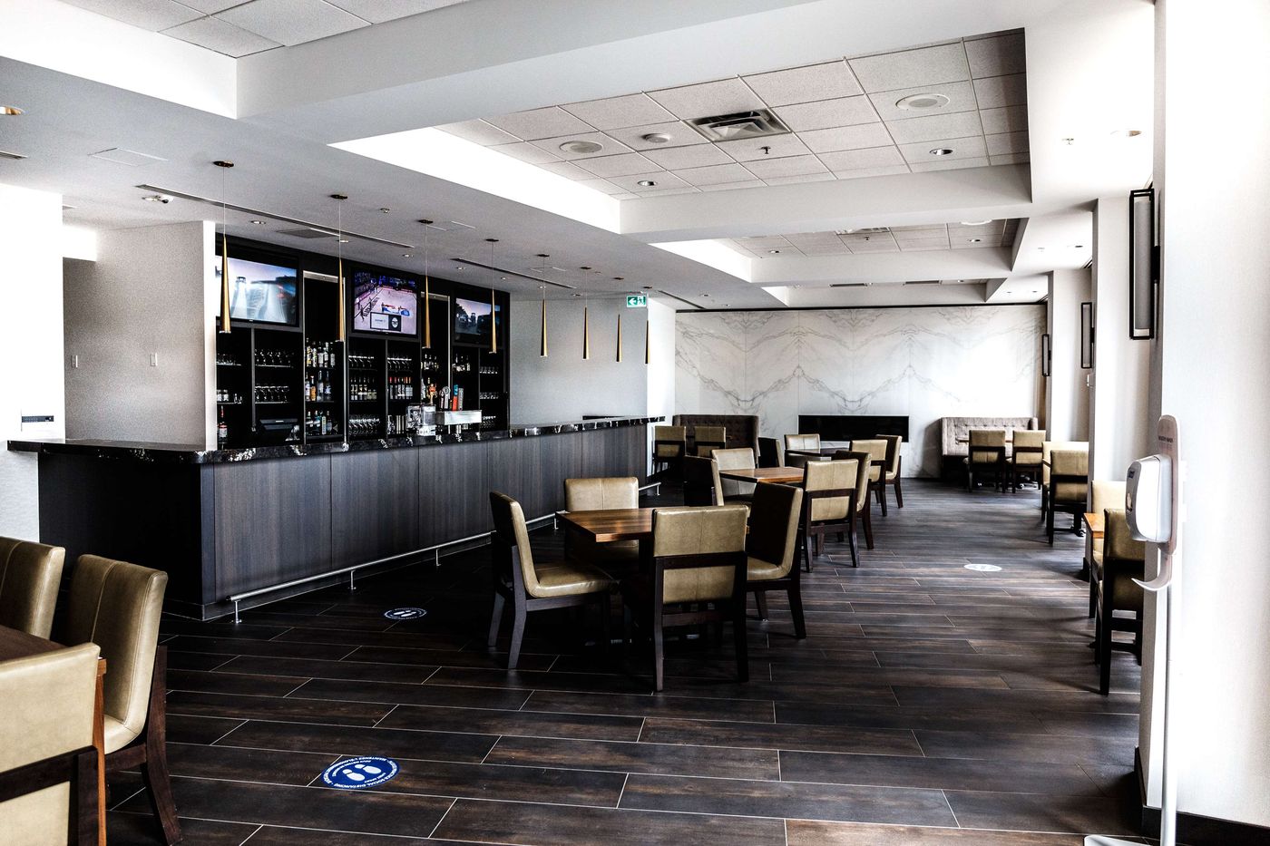 Hilton-Vancouver-Metrotown-Bar-14