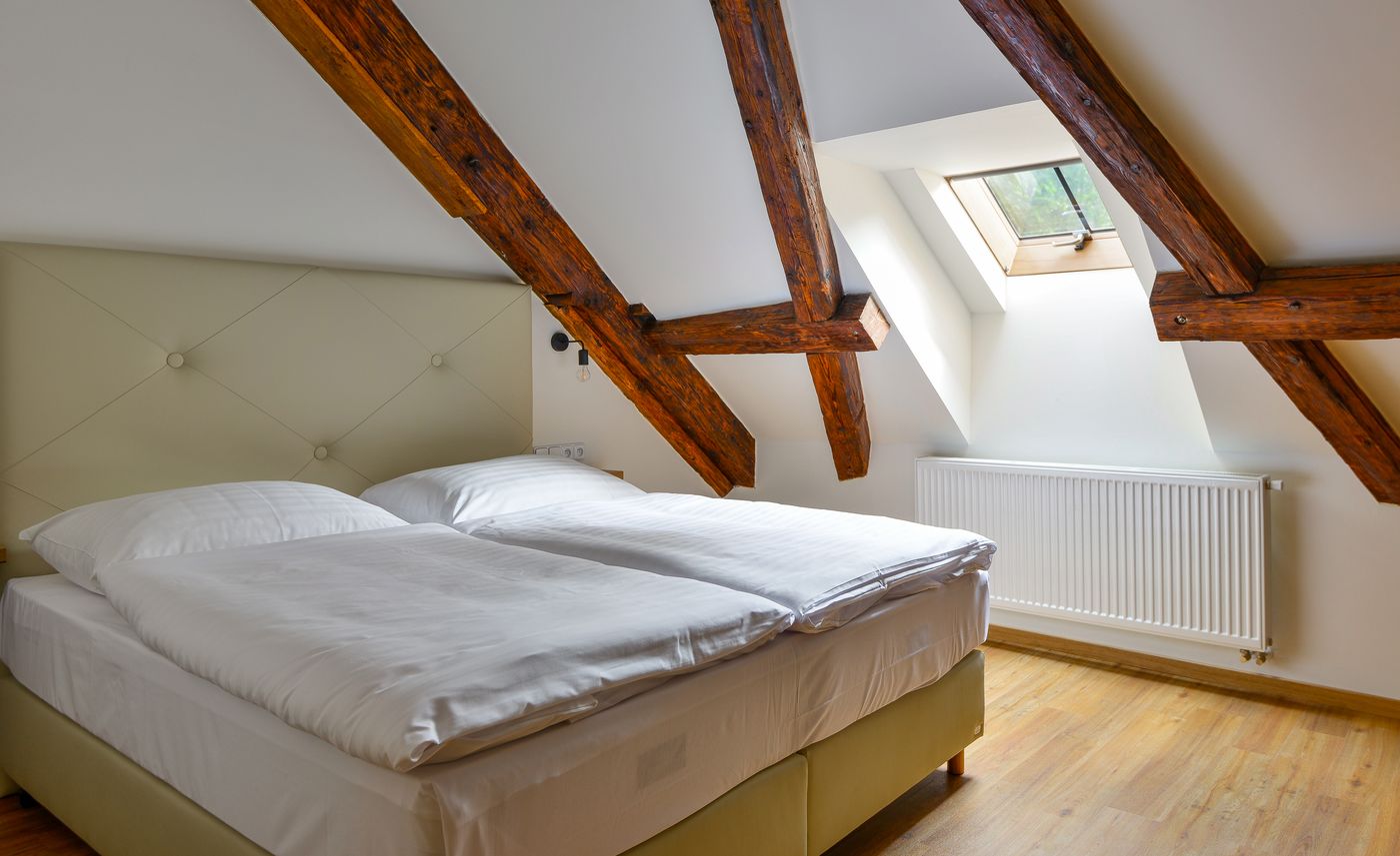 Hotel-Garden-Court-Room-9