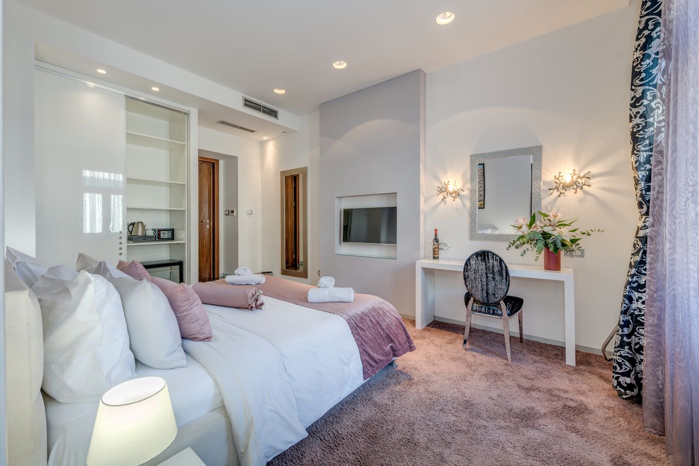 Starlight-Luxury-Rooms-Room-8