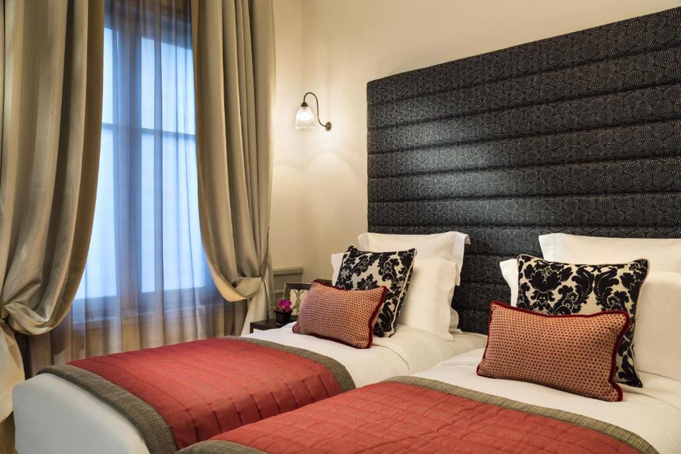 La-Clef-Tour-Eiffel-Paris-by-The-Crest-Collection-Room-30