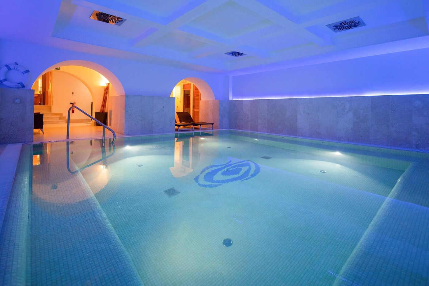 Rose-Garden-Palace-Pool-17