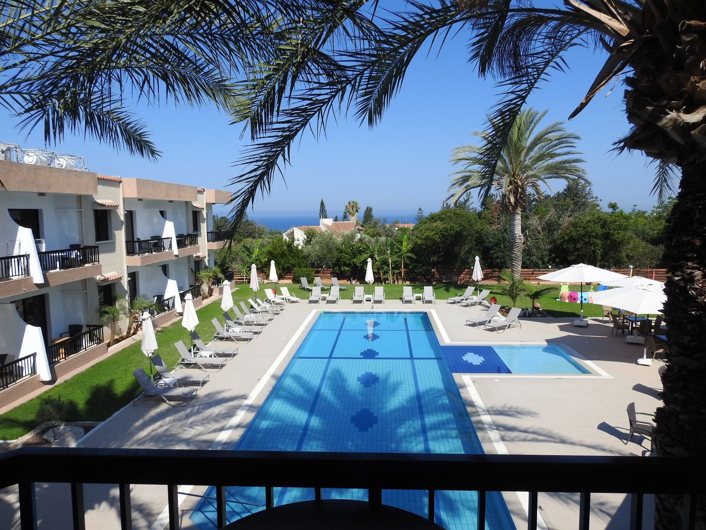 Anna-Hotel-Apartments-Pool-1