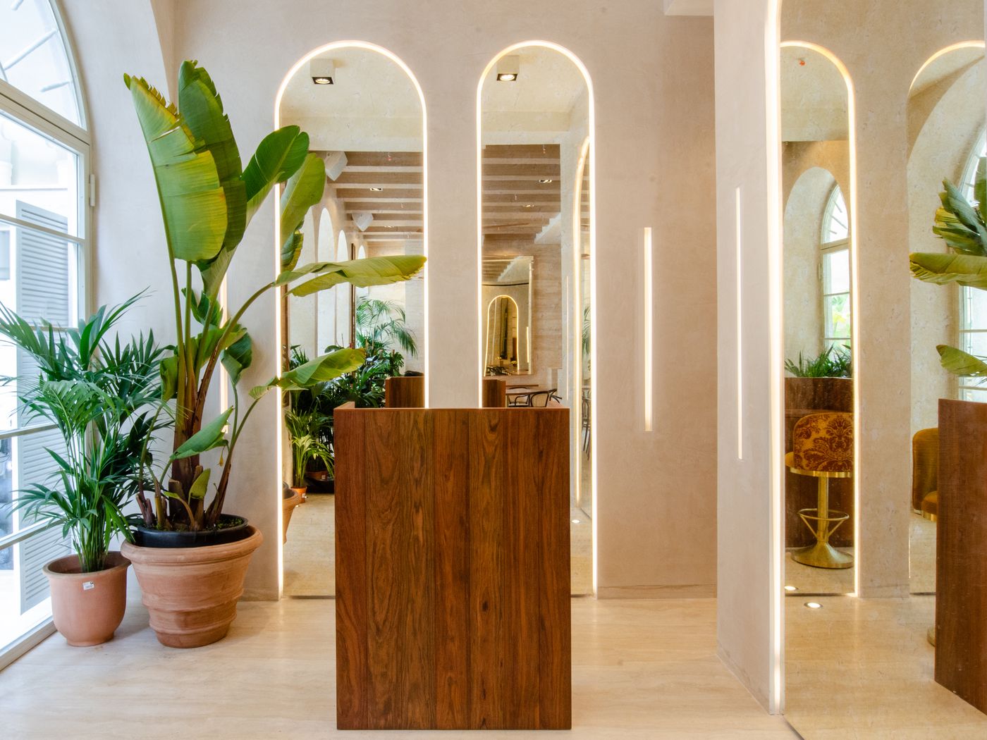 Browns-Avenue-Hotel-Lobby-17