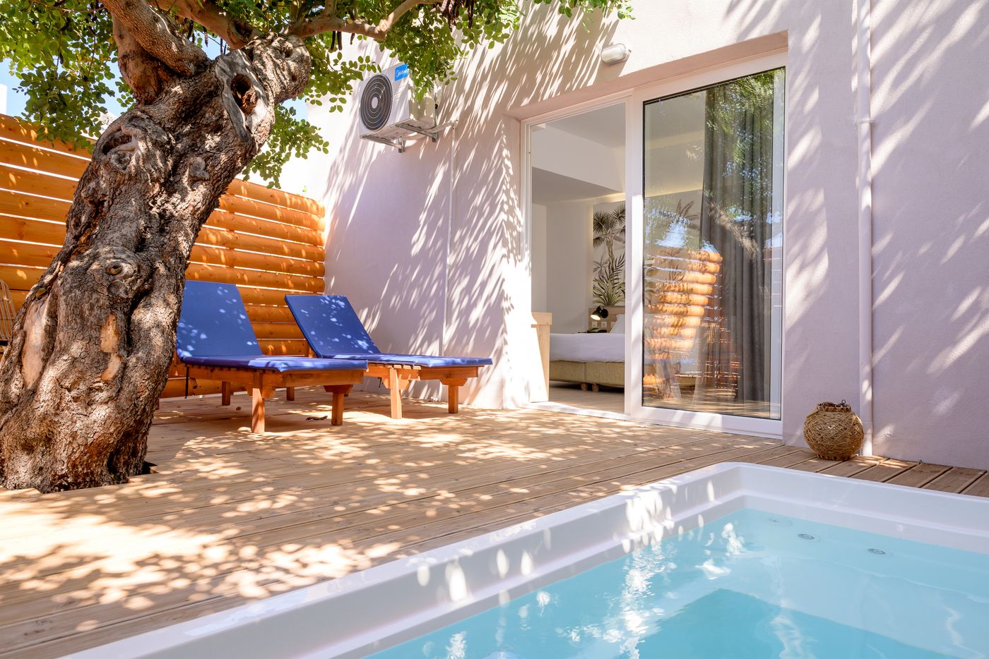 Katrin-Hotel-and-Bungalows-Room-8